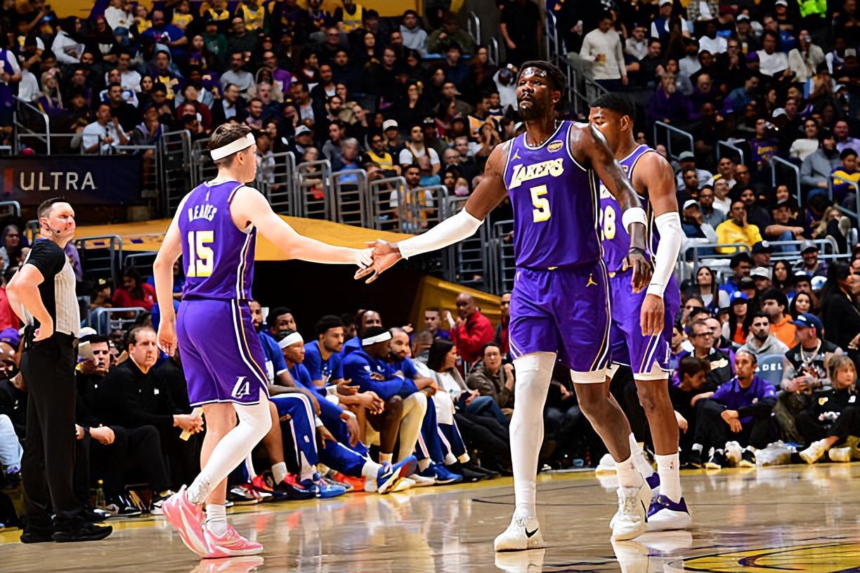 海星体育-被恩比德各种打爆！湖人先发中锋突然间在防守端失去了自信心？